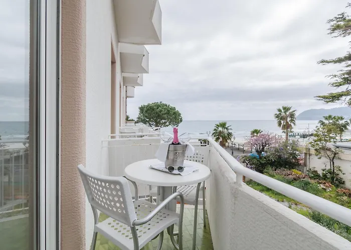 Hotiday Collection - Mediterranee 4* 阿拉西奥