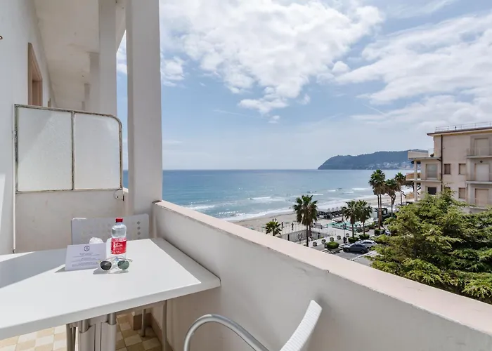 Hotiday Collection - Mediterranee 4* 阿拉西奥